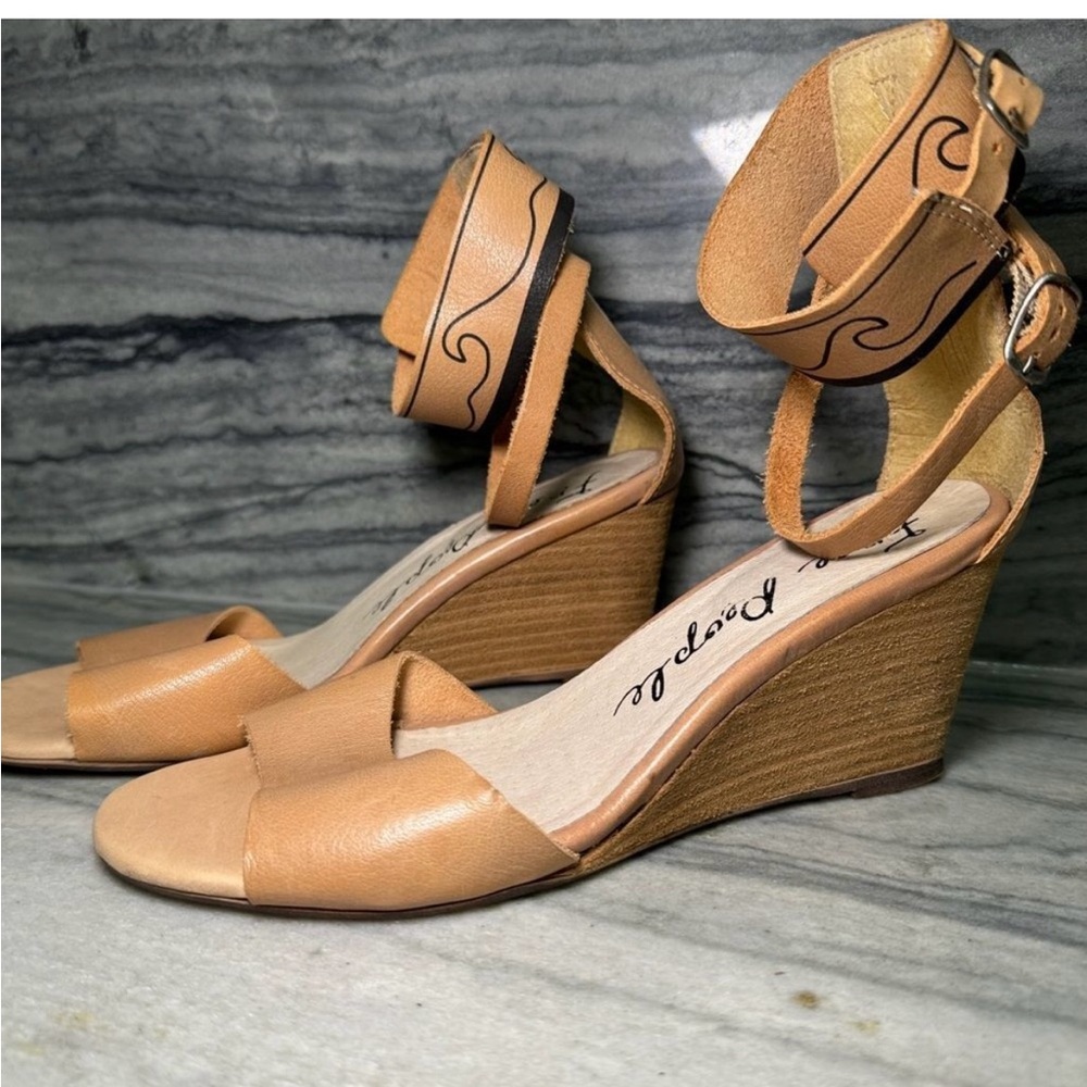 Free People Tan size 8 Sandals